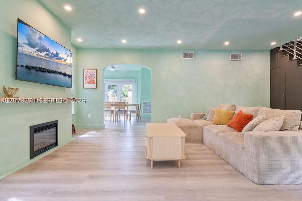 22 NE 44th St #0, Miami FL 33137
