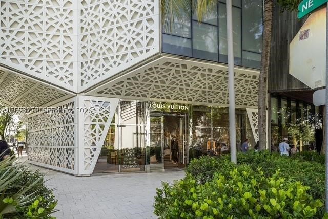 22 NE 44th St #0, Miami FL 33137