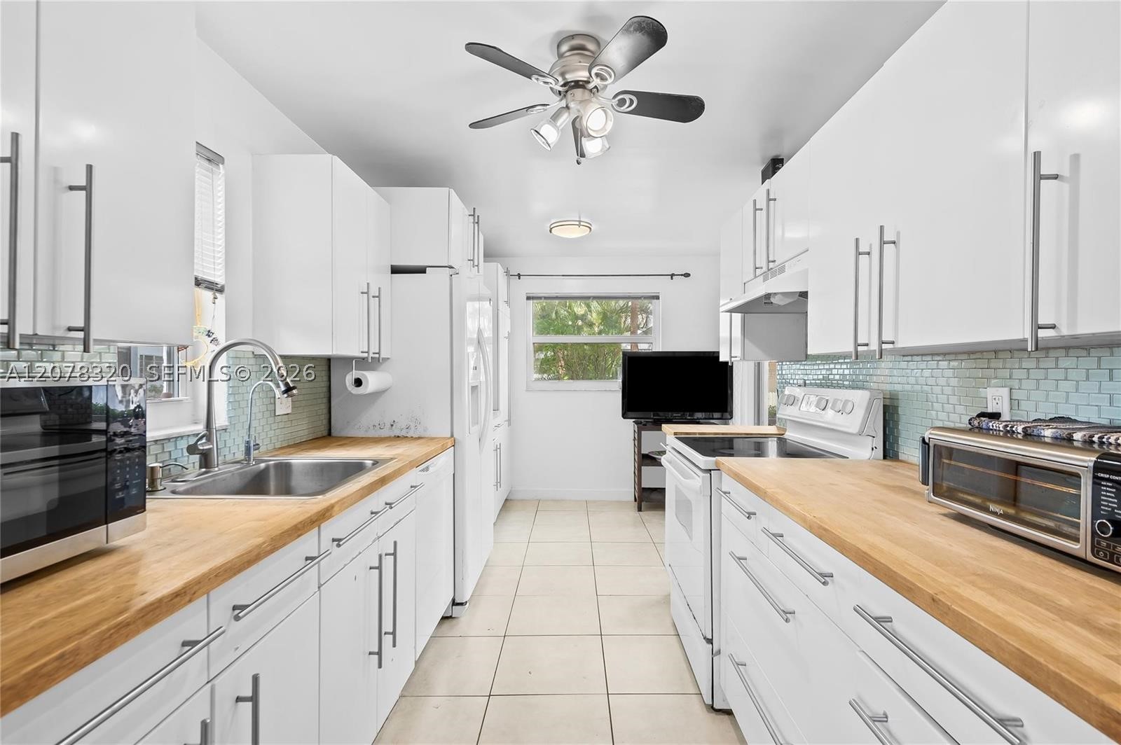 8002 Lagos De Campo Blvd #B-101, Tamarac FL 33321