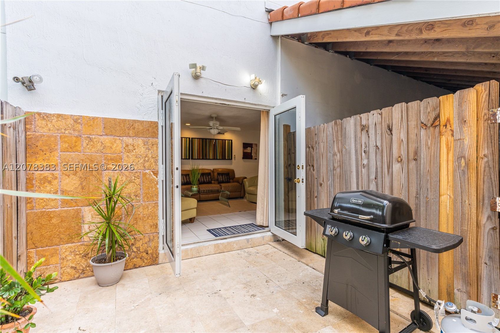 8909 SW 108th Cir Ct, Miami FL 33176