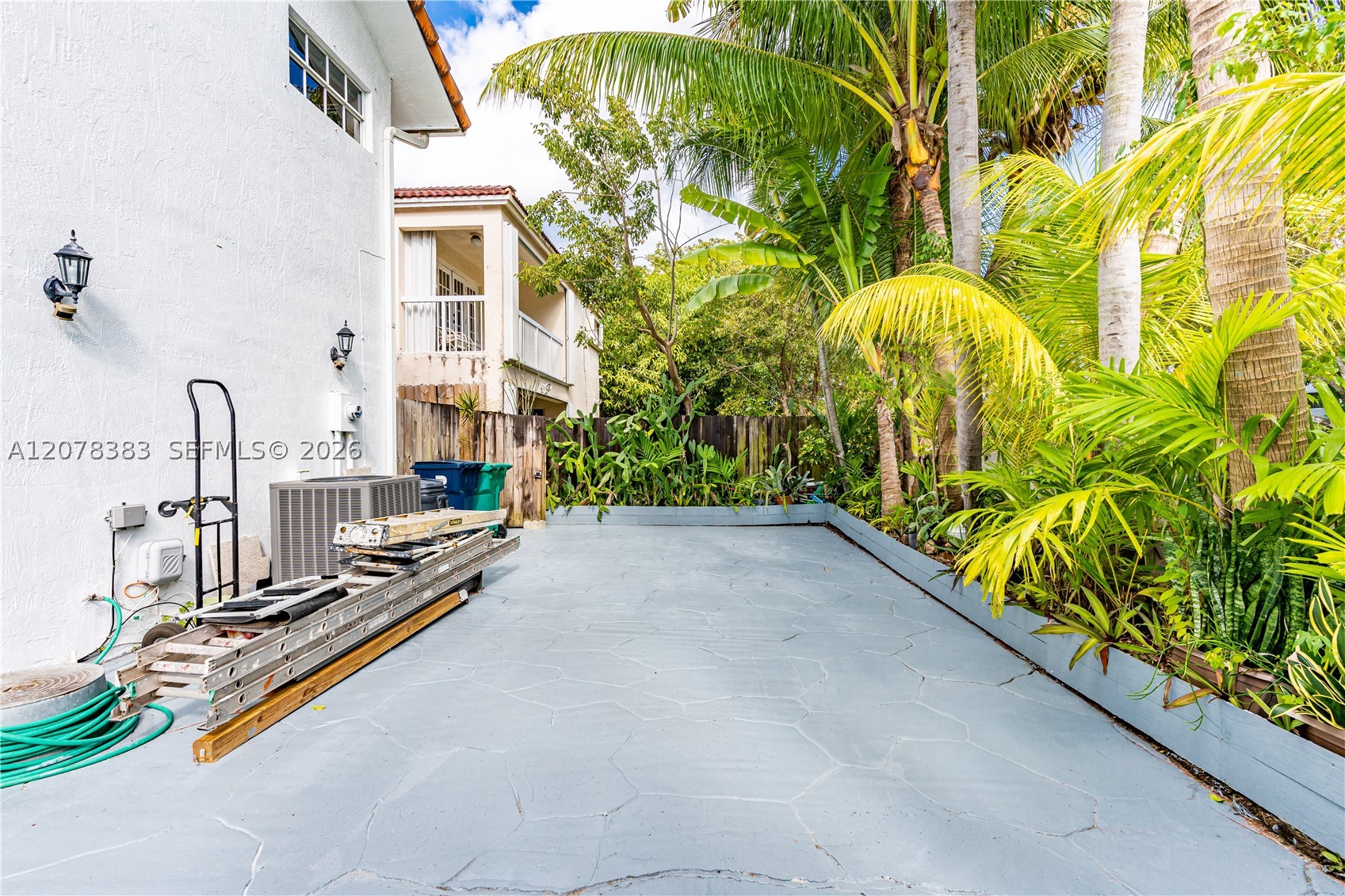 8909 SW 108th Cir Ct, Miami FL 33176