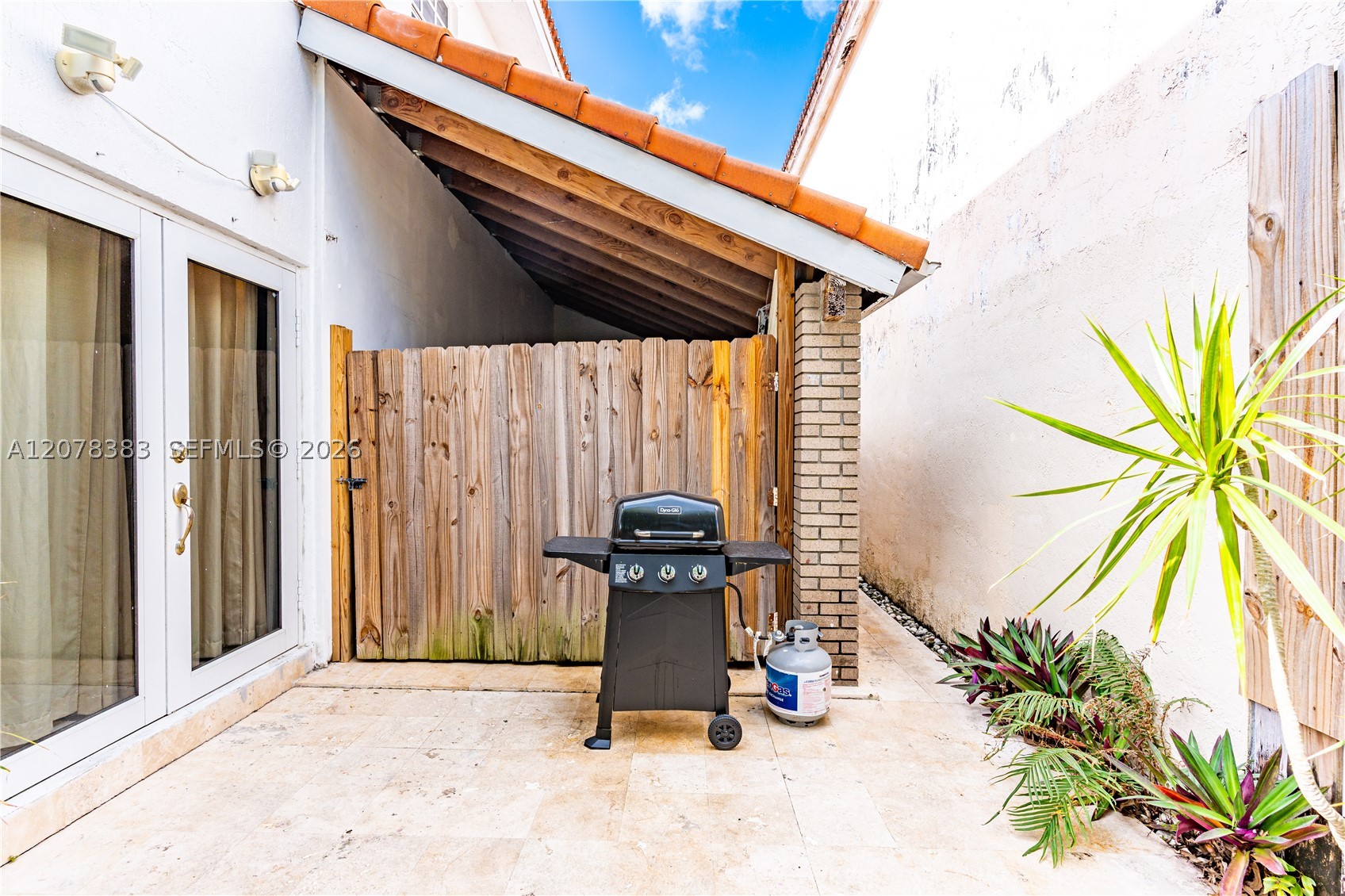 8909 SW 108th Cir Ct, Miami FL 33176