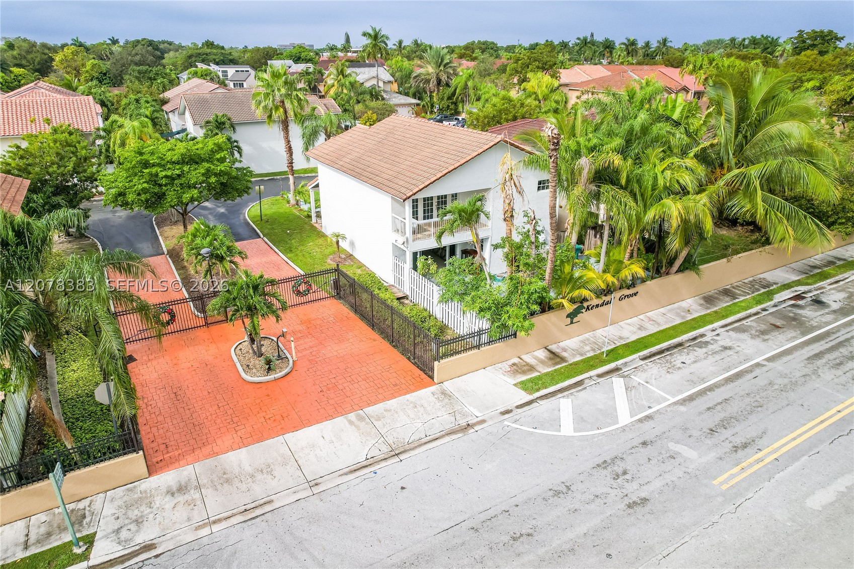 8909 SW 108th Cir Ct, Miami FL 33176