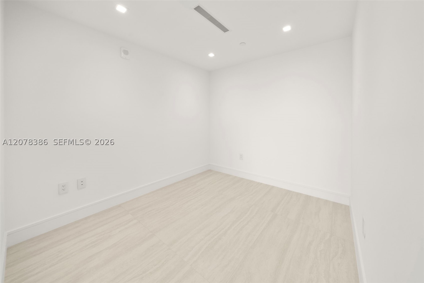 2411 Laguna Cir #311, North Miami FL 33181