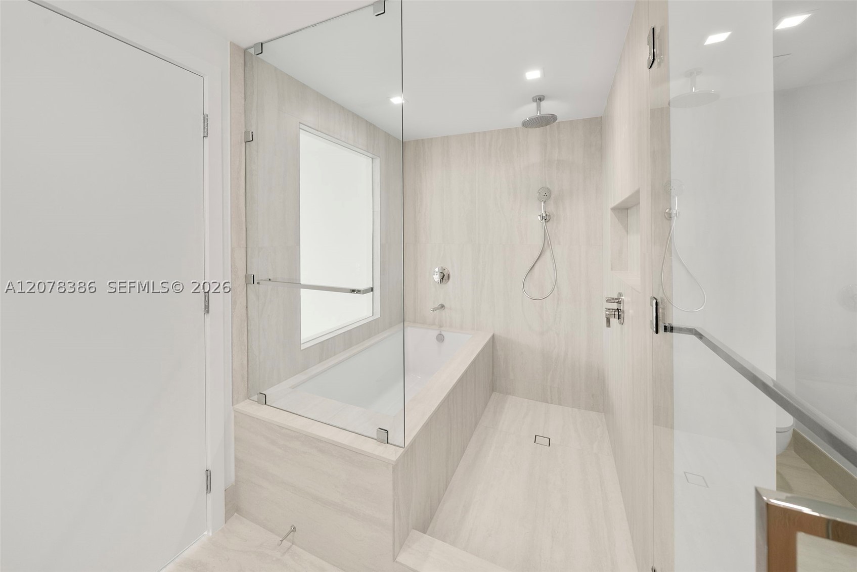 2411 Laguna Cir #311, North Miami FL 33181