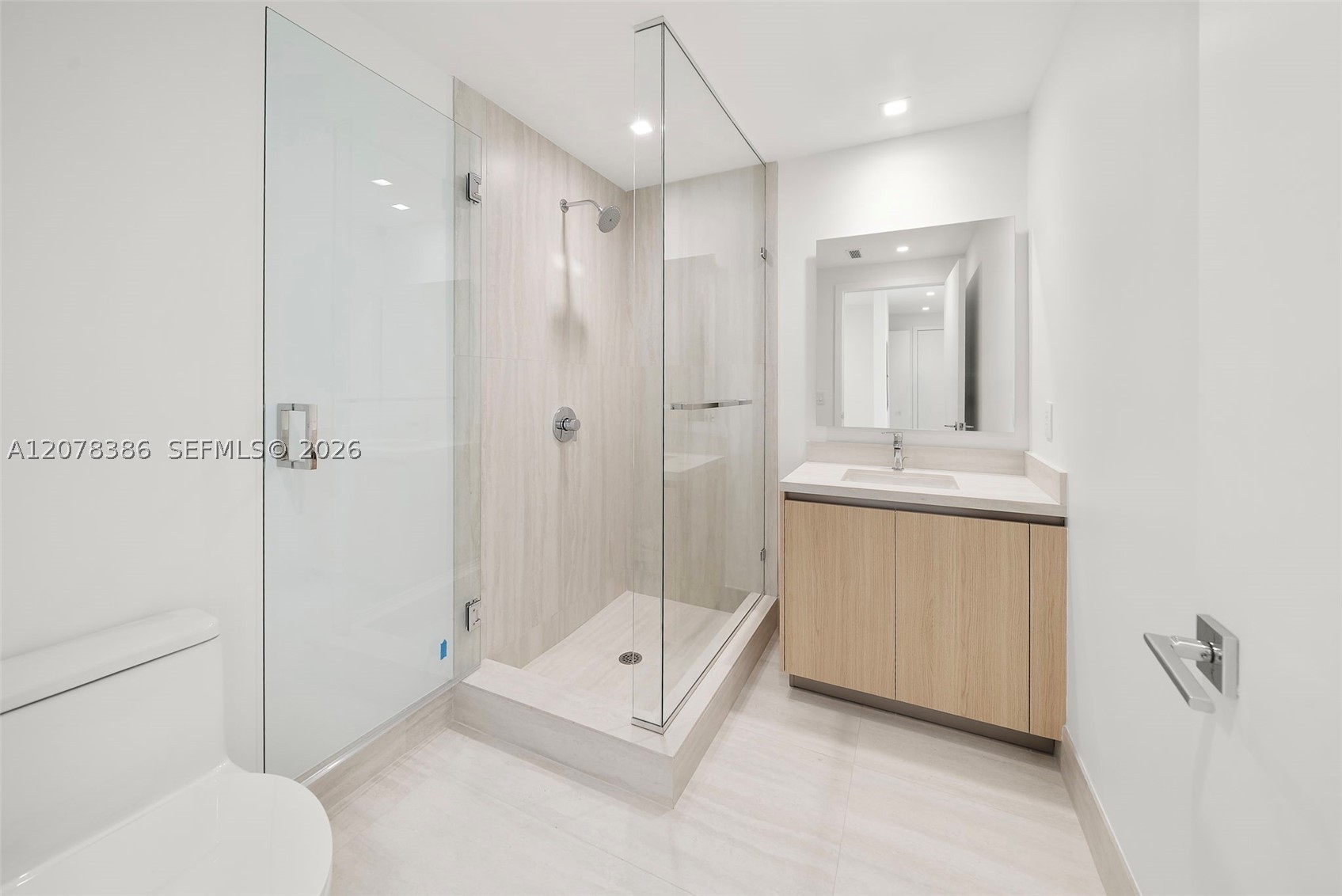 2411 Laguna Cir #311, North Miami FL 33181