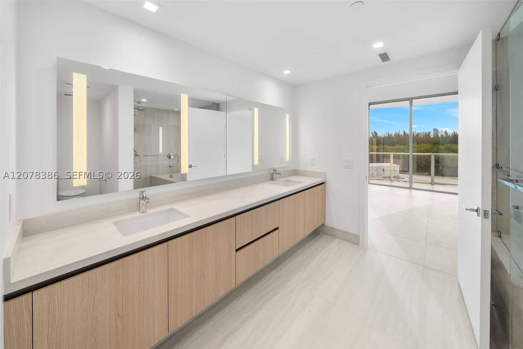 2411 Laguna Cir #311, North Miami FL 33181