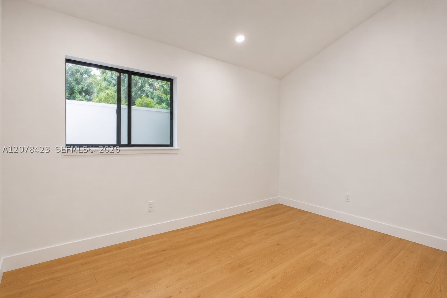 937 NE 171st St, Miami FL 33162