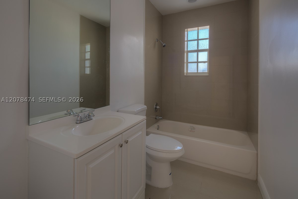 160 NW 199th St #1, Miami Gardens FL 33169