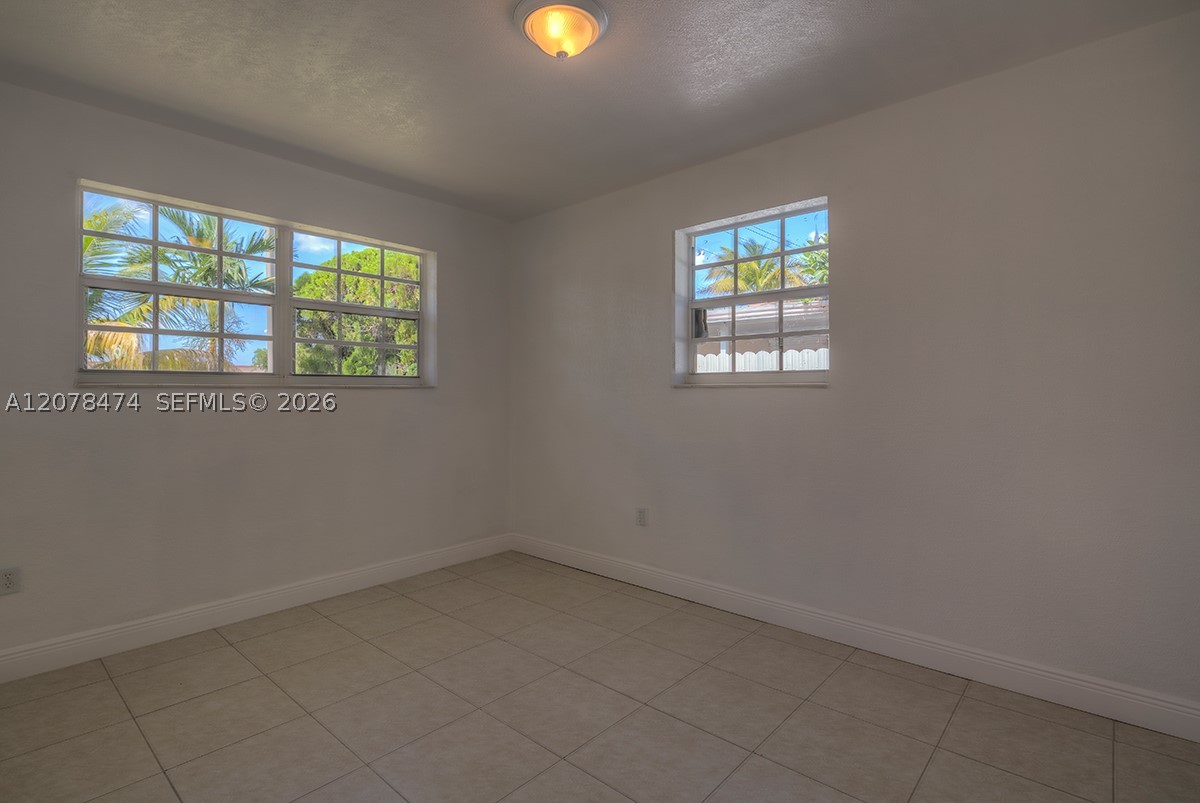 160 NW 199th St #1, Miami Gardens FL 33169