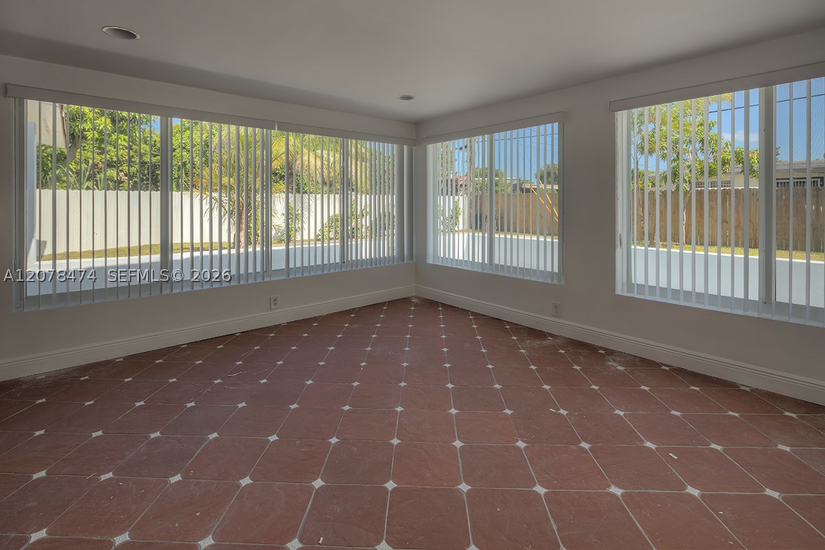 160 NW 199th St #1, Miami Gardens FL 33169