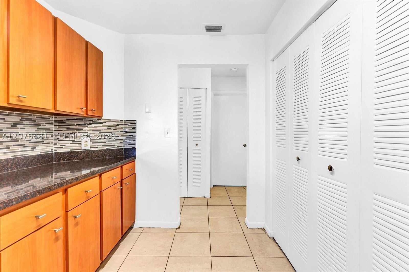 3449 NW 44th St #205, Oakland Park FL 33309