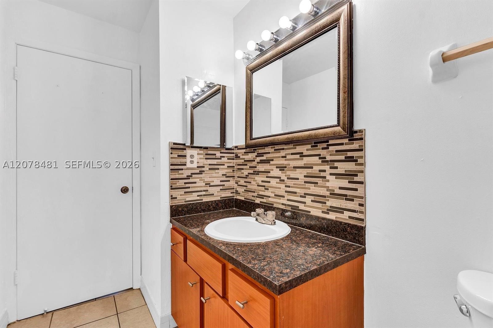 3449 NW 44th St #205, Oakland Park FL 33309