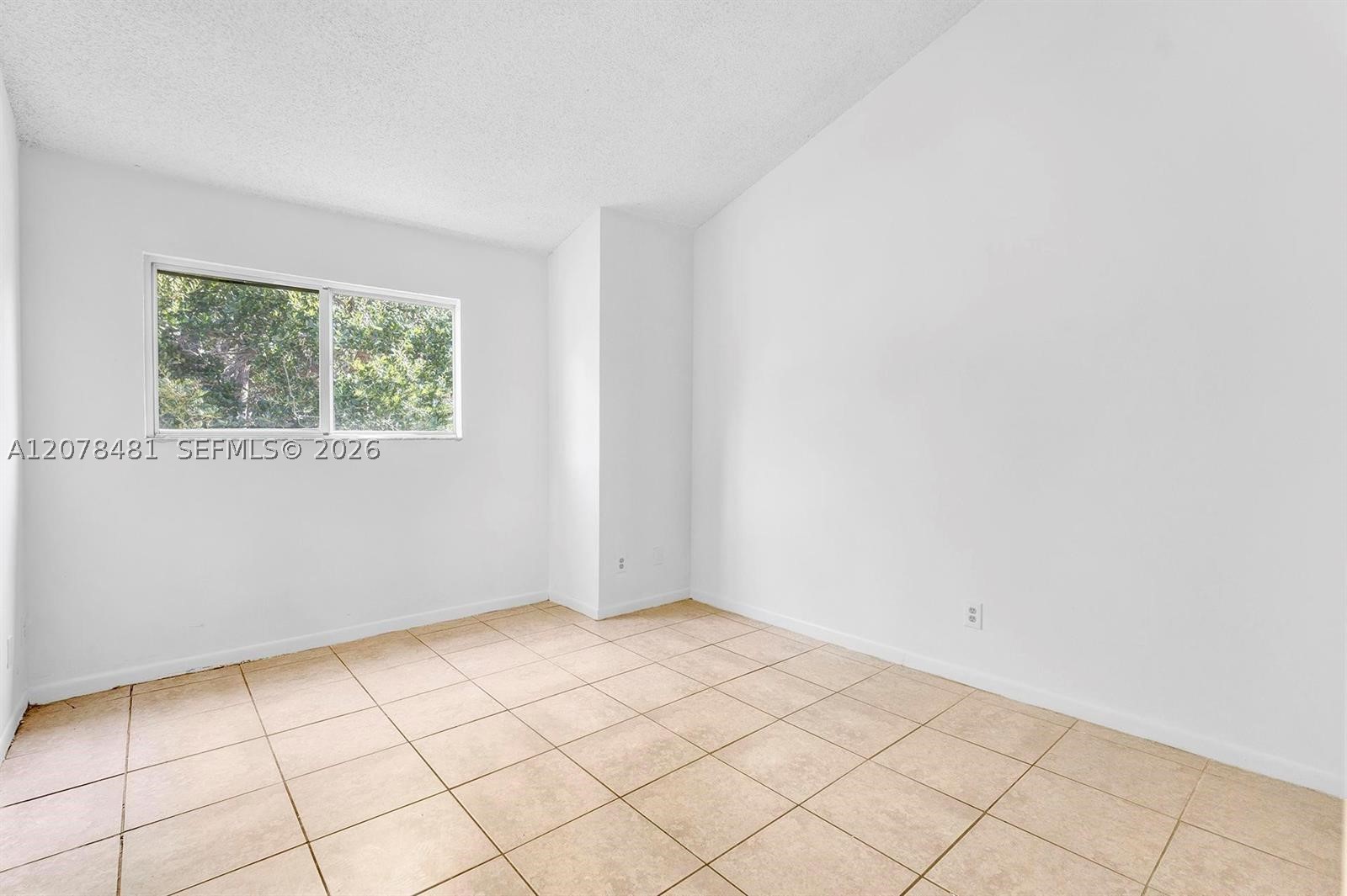 3449 NW 44th St #205, Oakland Park FL 33309