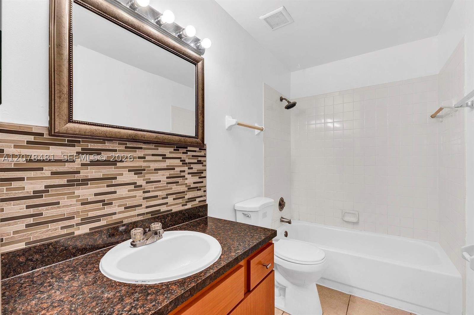 3449 NW 44th St #205, Oakland Park FL 33309