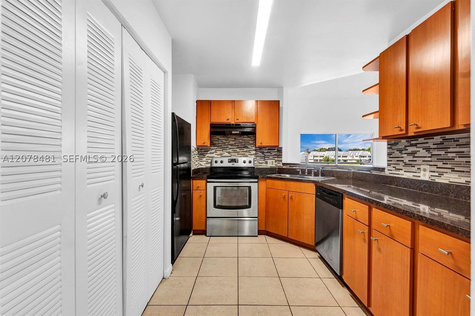 3449 NW 44th St #205, Oakland Park FL 33309