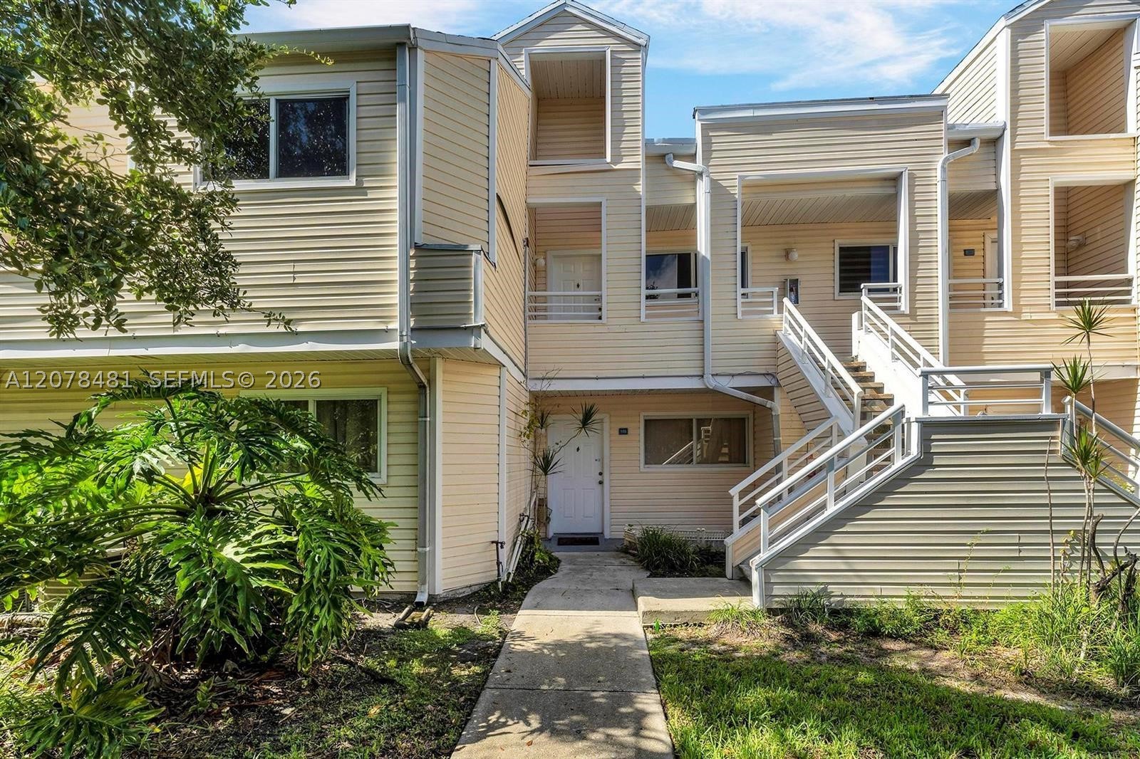 3449 NW 44th St #205, Oakland Park FL 33309