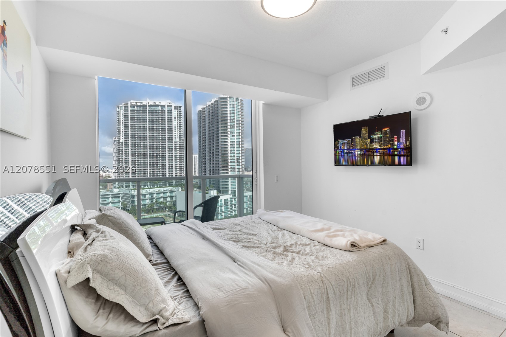 41 SE 5th St #1117, Miami FL 33131