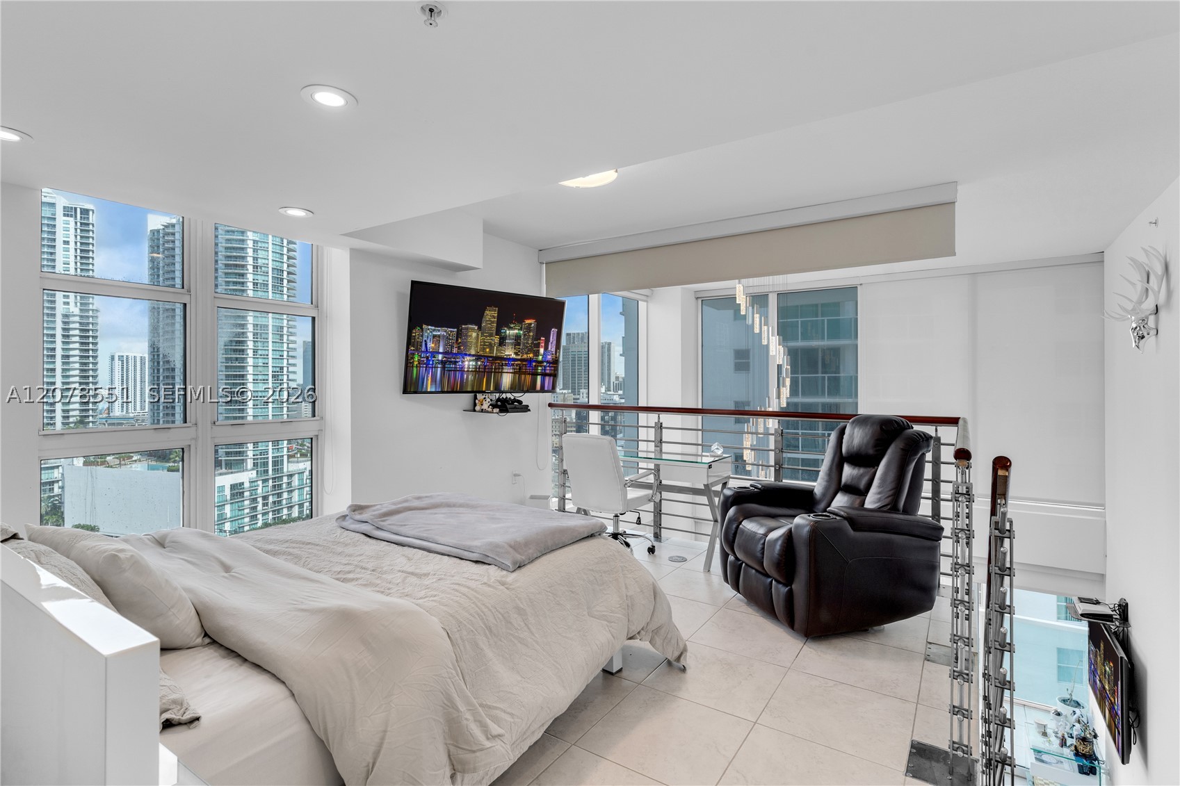 41 SE 5th St #1117, Miami FL 33131