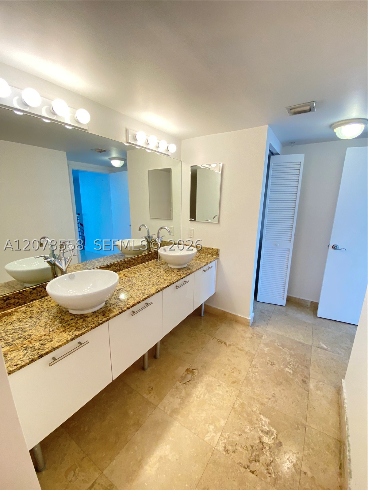 41 SE 5th St #1109, Miami FL 33131