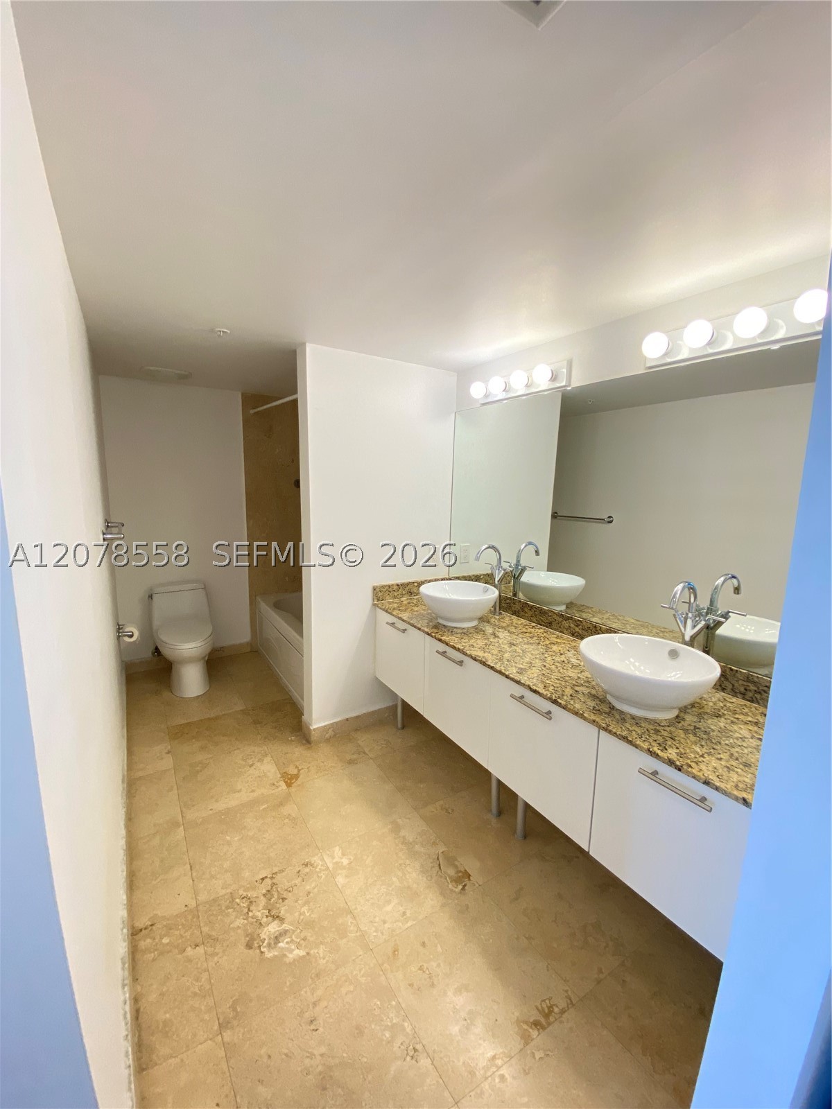 41 SE 5th St #1109, Miami FL 33131