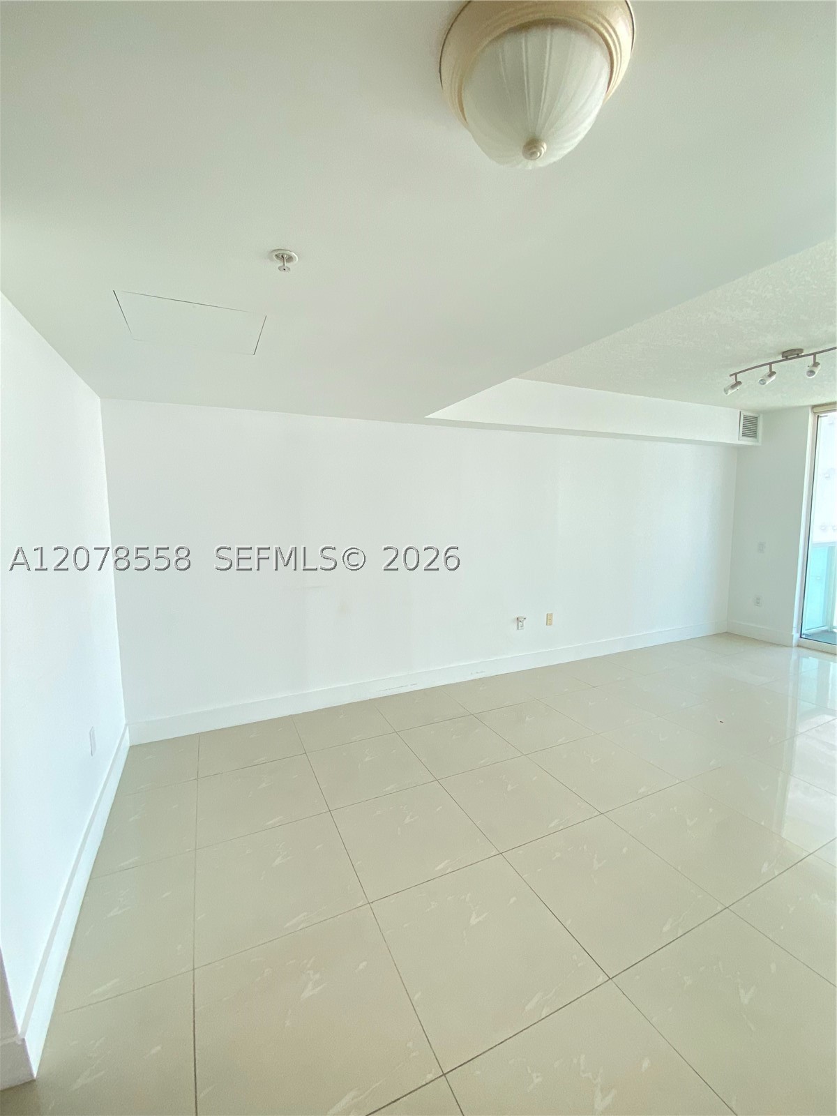 41 SE 5th St #1109, Miami FL 33131