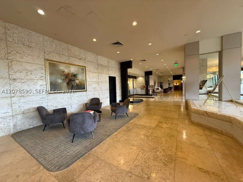1000 W Island Blvd #1010, Aventura FL 33160