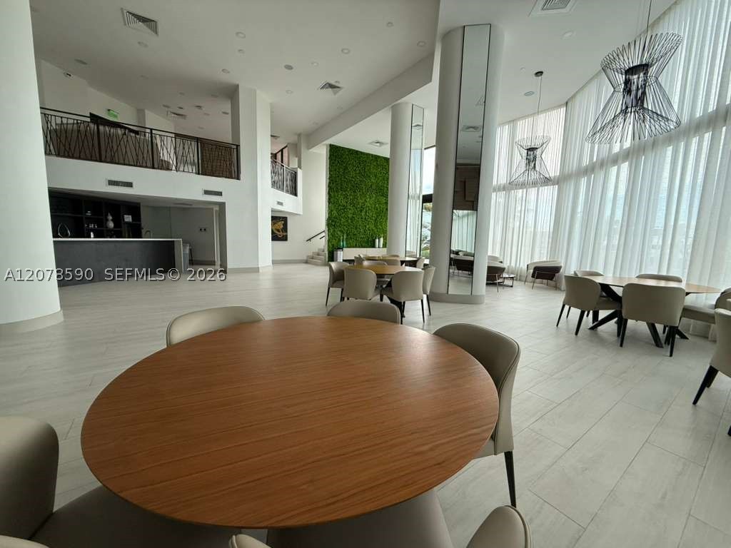 1000 W Island Blvd #1010, Aventura FL 33160