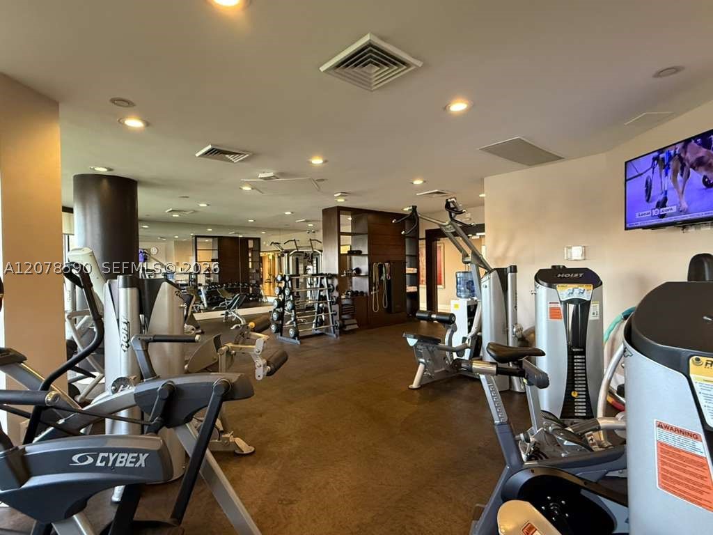 1000 W Island Blvd #1010, Aventura FL 33160