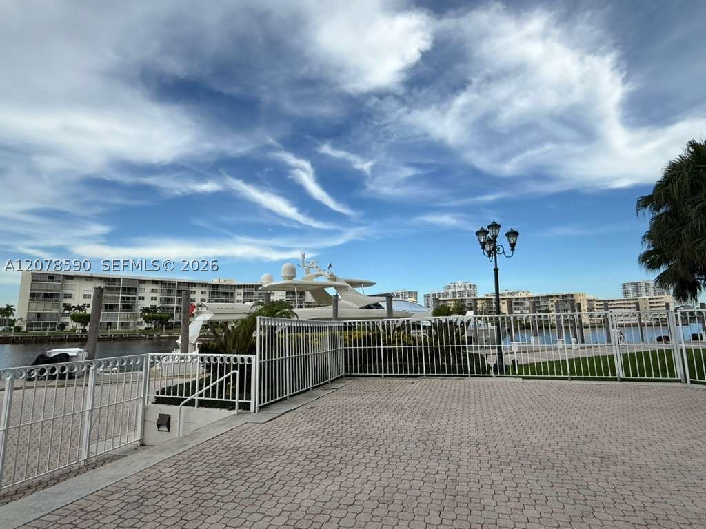 1000 W Island Blvd #1010, Aventura FL 33160