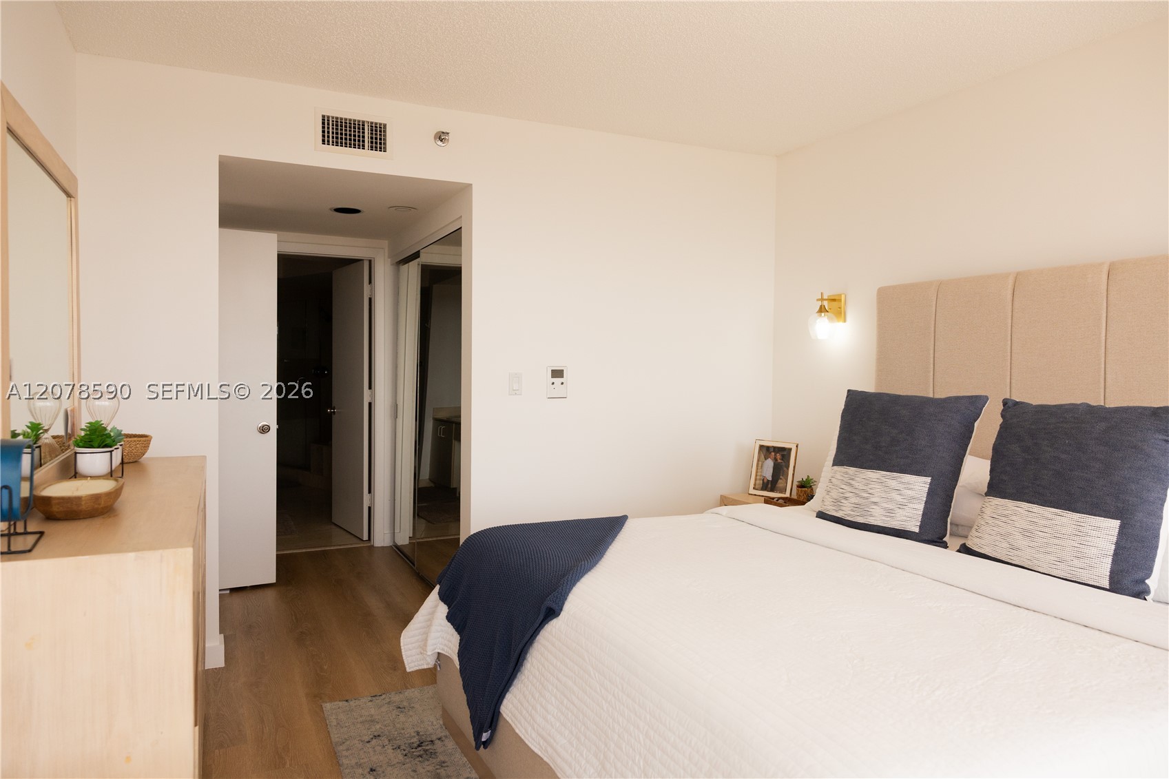 1000 W Island Blvd #1010, Aventura FL 33160