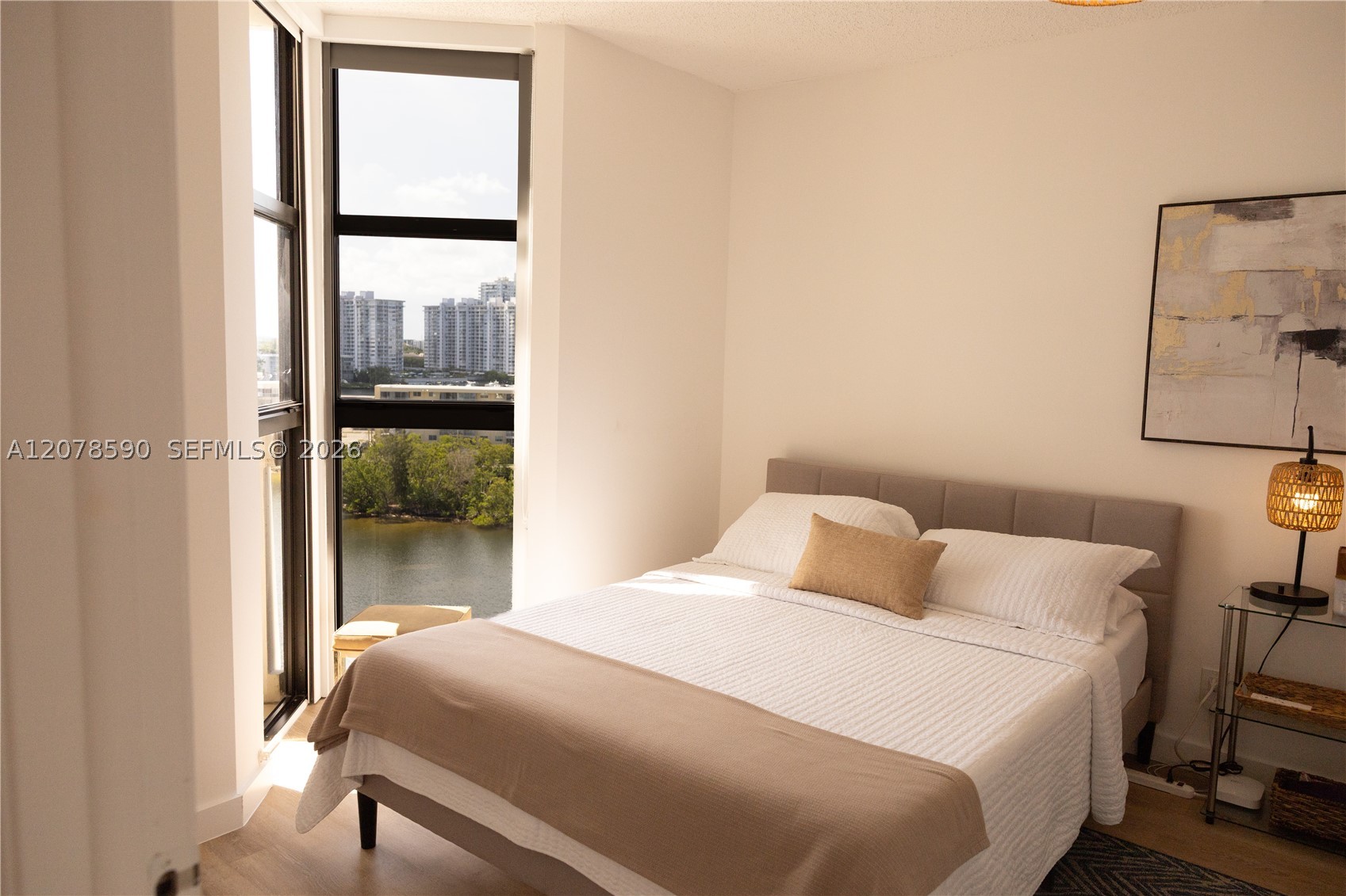 1000 W Island Blvd #1010, Aventura FL 33160