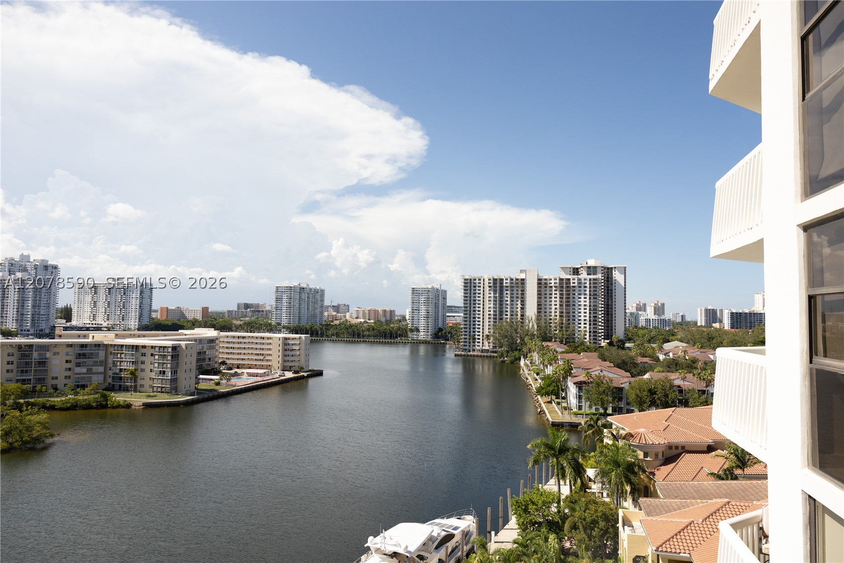 1000 W Island Blvd #1010, Aventura FL 33160