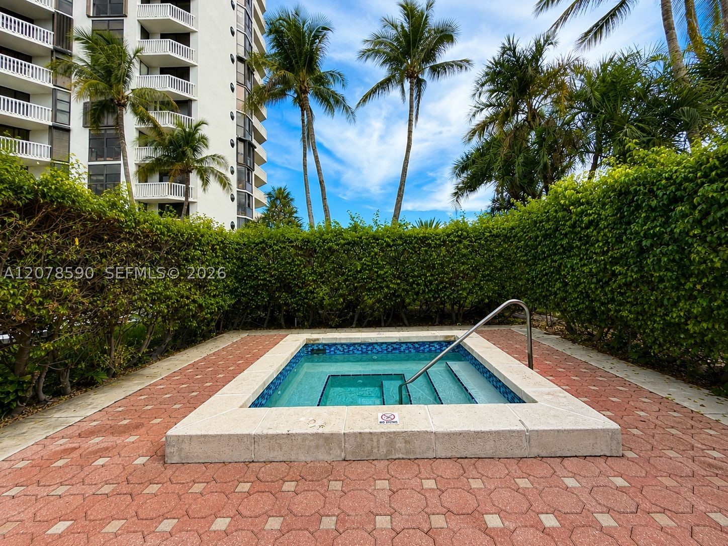 1000 W Island Blvd #1010, Aventura FL 33160