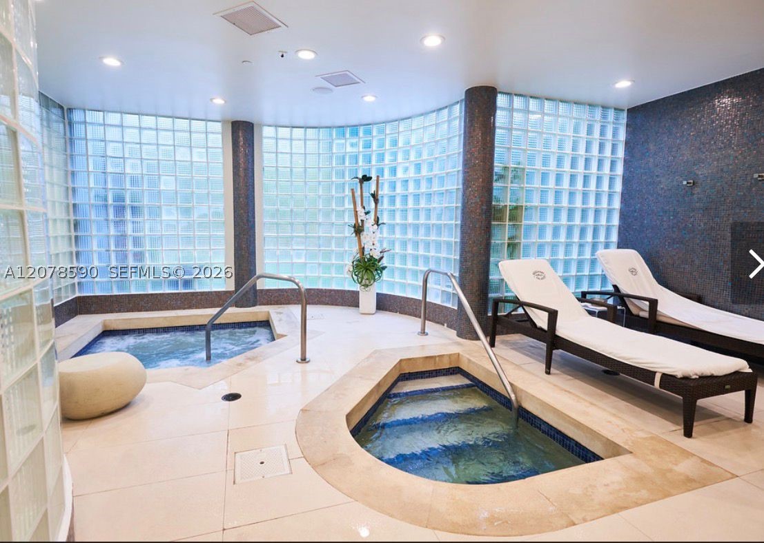 1000 W Island Blvd #1010, Aventura FL 33160