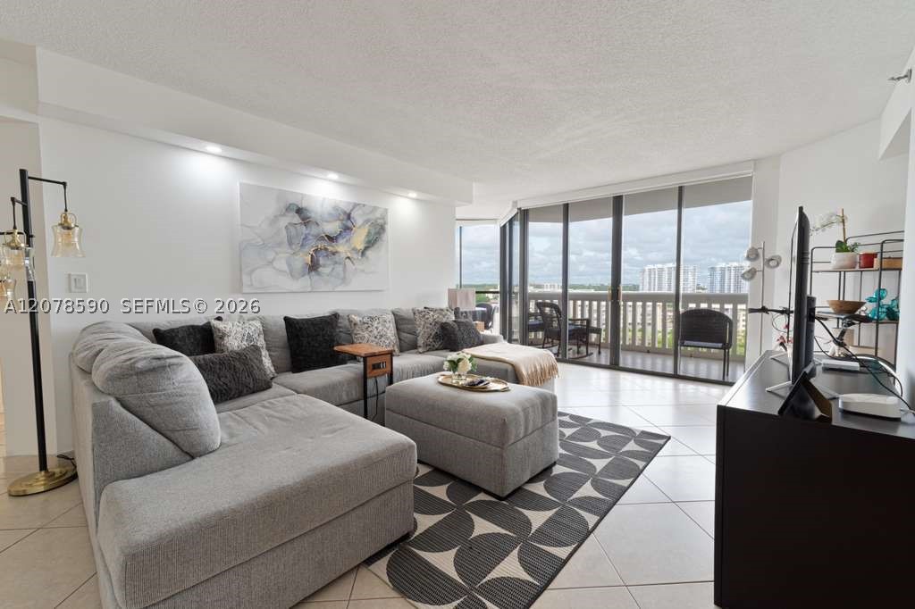 1000 W Island Blvd #1010, Aventura FL 33160