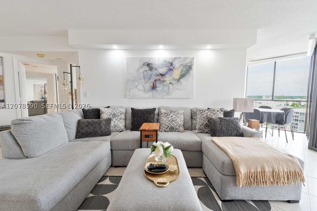 1000 W Island Blvd #1010, Aventura FL 33160