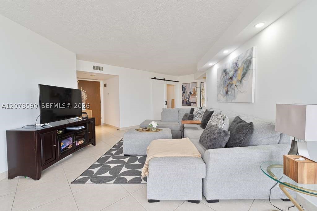 1000 W Island Blvd #1010, Aventura FL 33160