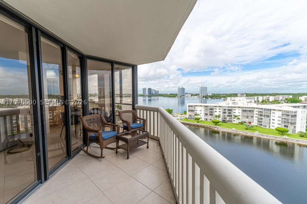 1000 W Island Blvd #1010, Aventura FL 33160