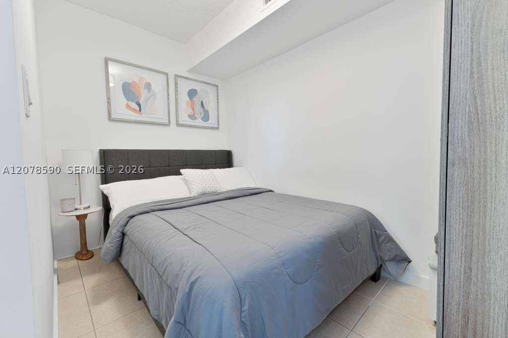 1000 W Island Blvd #1010, Aventura FL 33160