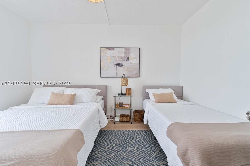 1000 W Island Blvd #1010, Aventura FL 33160