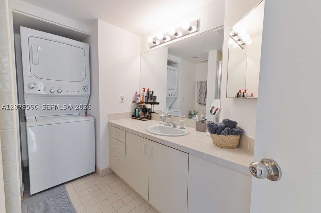 1000 W Island Blvd #1010, Aventura FL 33160
