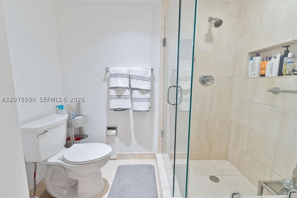 1000 W Island Blvd #1010, Aventura FL 33160