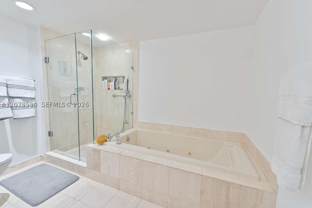 1000 W Island Blvd #1010, Aventura FL 33160
