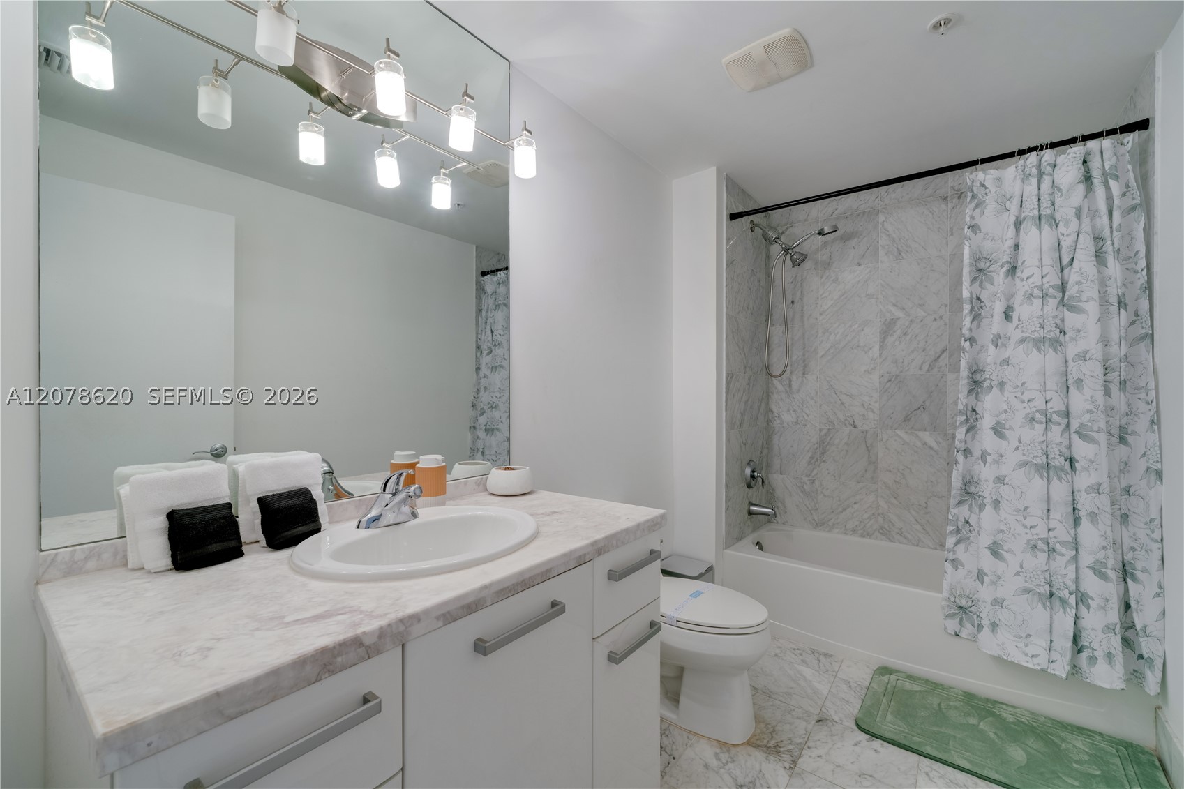 253 NE 2nd St #228, Miami FL 33132