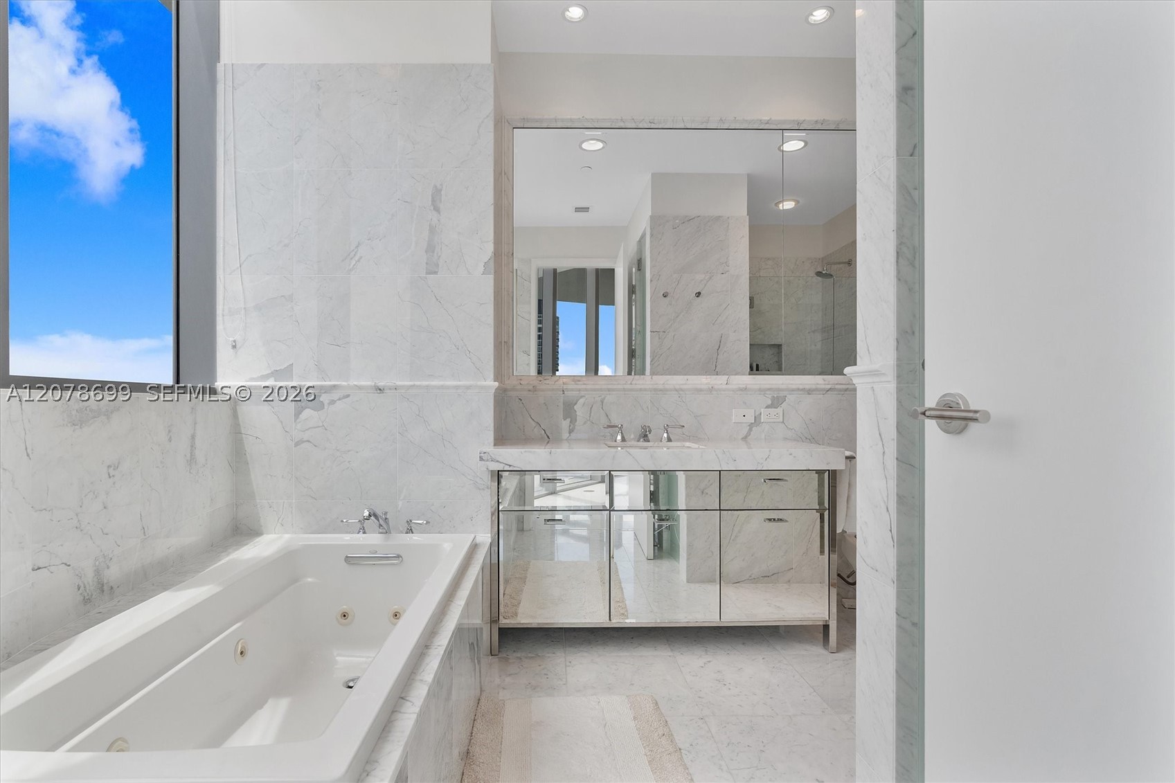17475 Collins Ave #2203, Sunny Isles Beach FL 33160