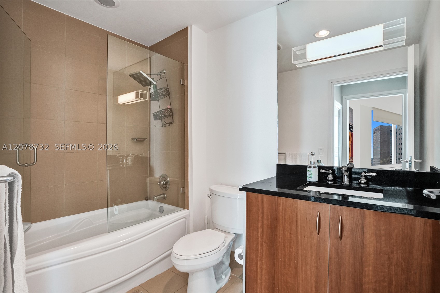 300 S Biscayne Blvd #T-1816, Miami FL 33131
