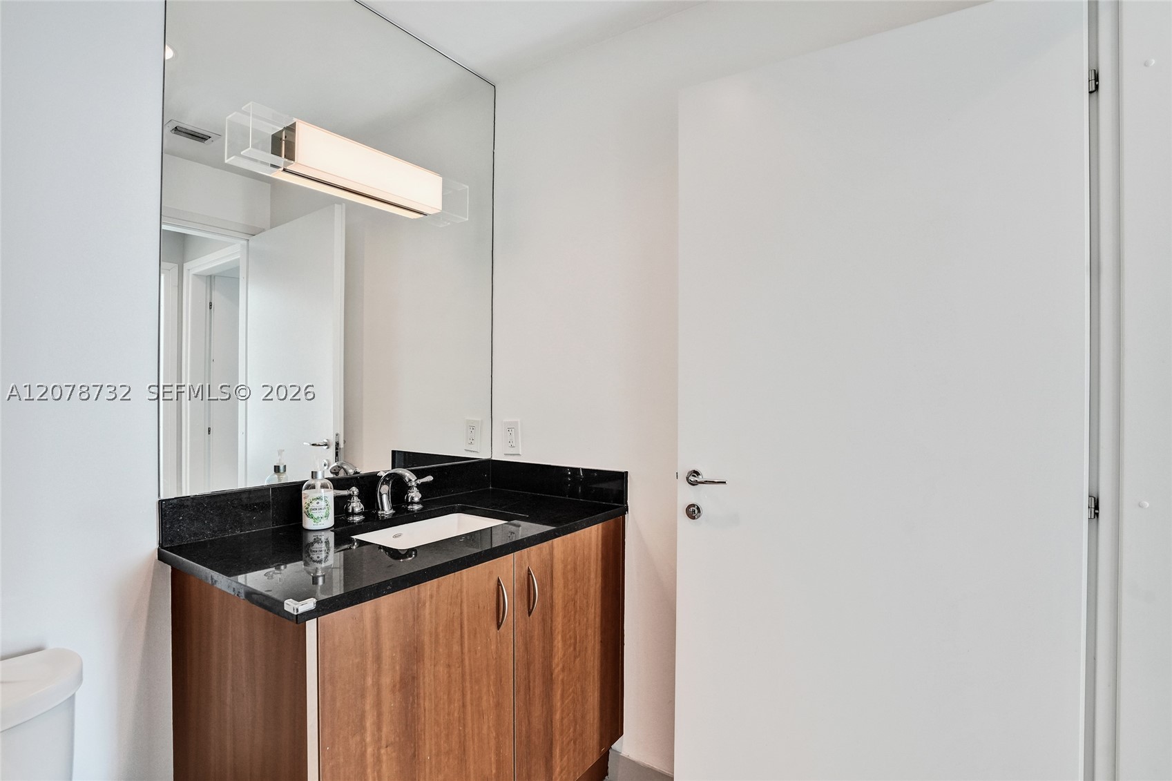 300 S Biscayne Blvd #T-1816, Miami FL 33131