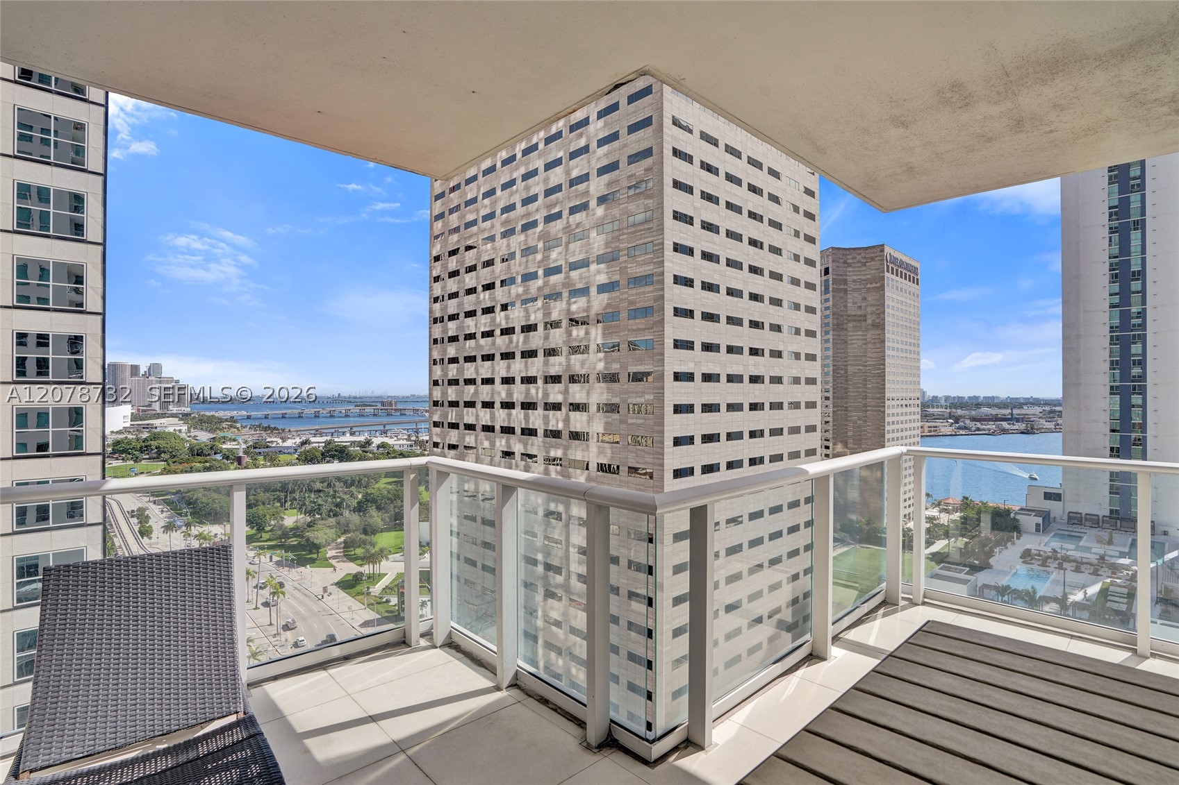 300 S Biscayne Blvd #T-1816, Miami FL 33131