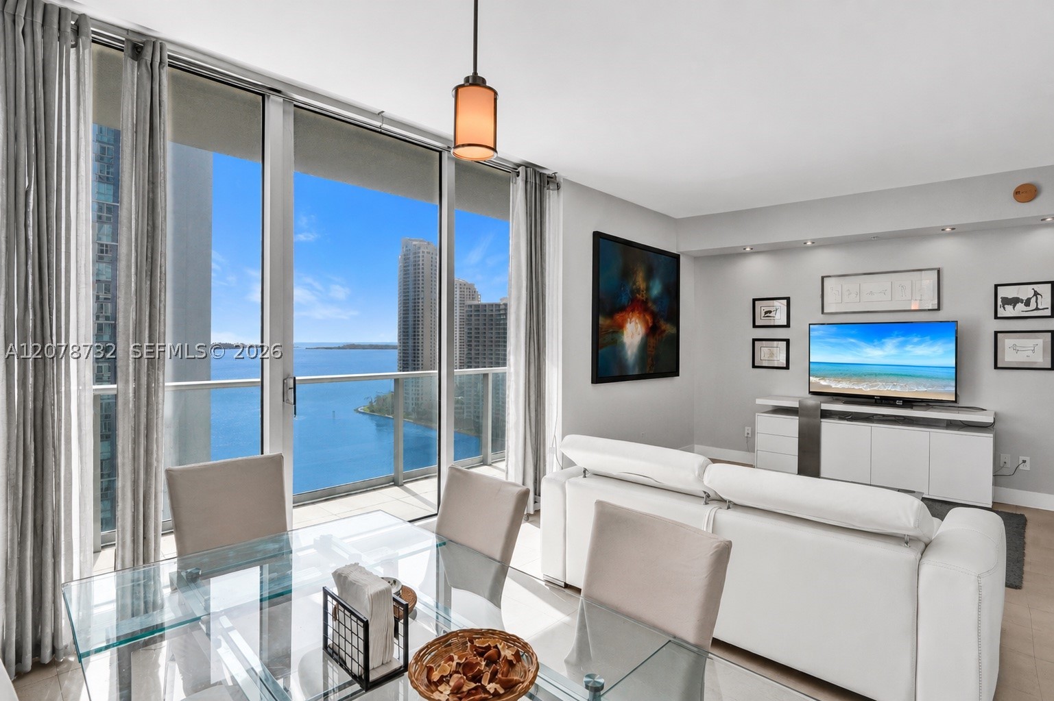 300 S Biscayne Blvd #T-1816, Miami FL 33131